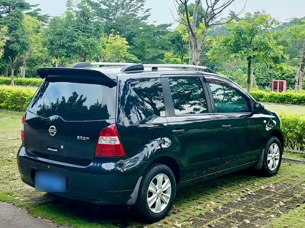 Nissan Livina 2011 — фото 5