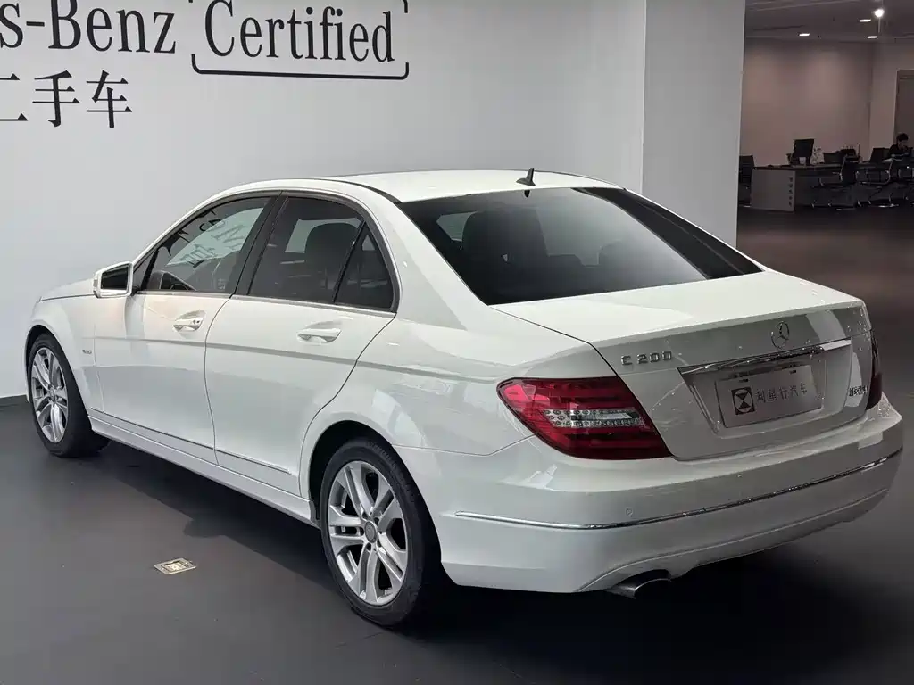 Mercedes-Benz C-Class 2011 — фото 12