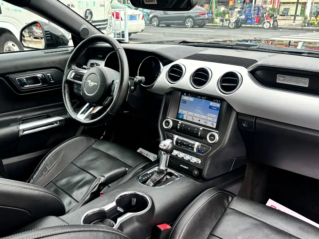 Ford Mustang 2017 — фото 10
