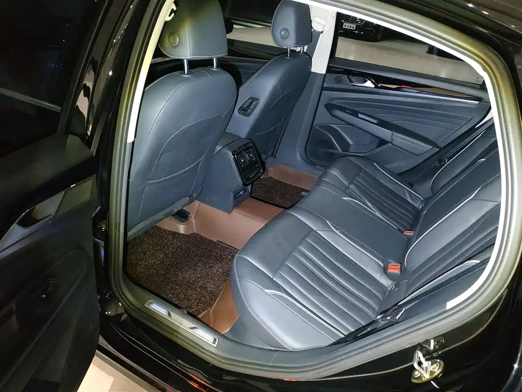 Volkswagen Passat New Energy 2023 — фото 16