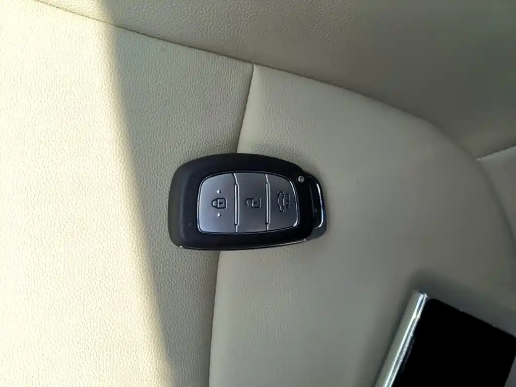 Hyundai Accent 2015 — фото 9