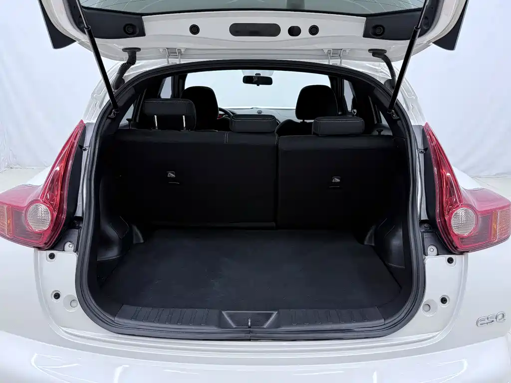 Infiniti ESQ 2018 — фото 15