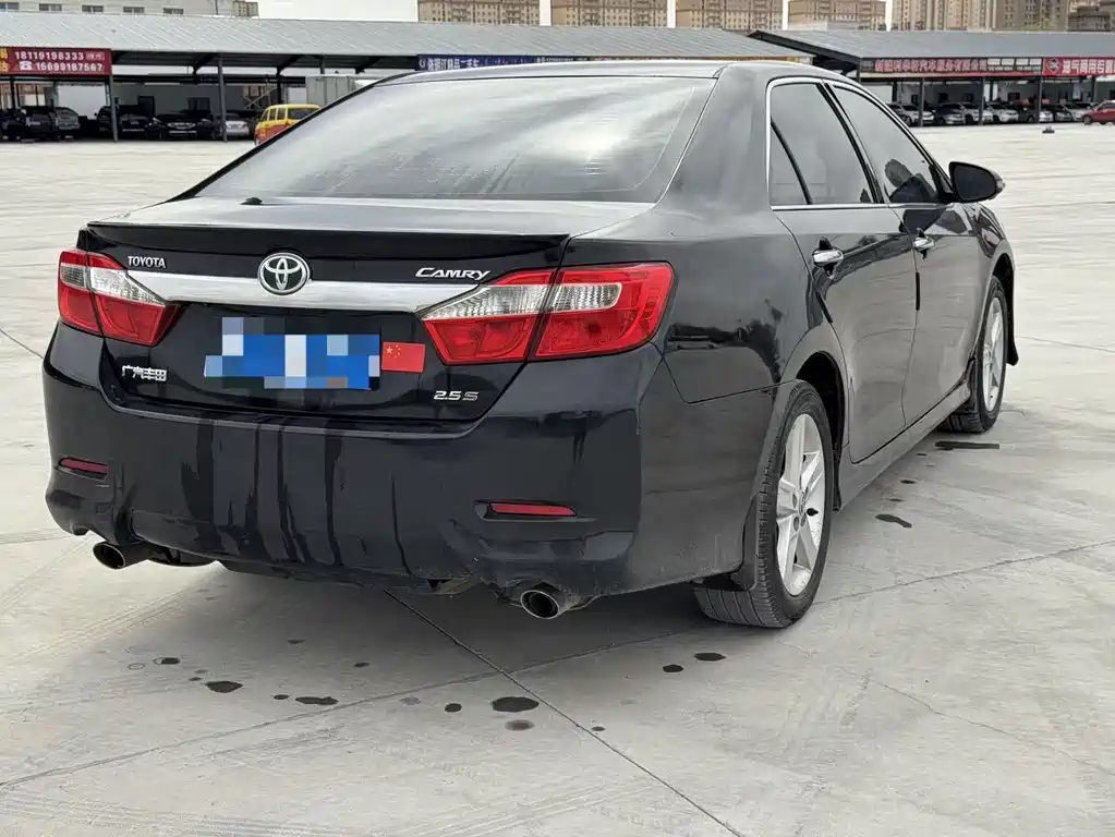 Toyota Camry 2015 — фото 7