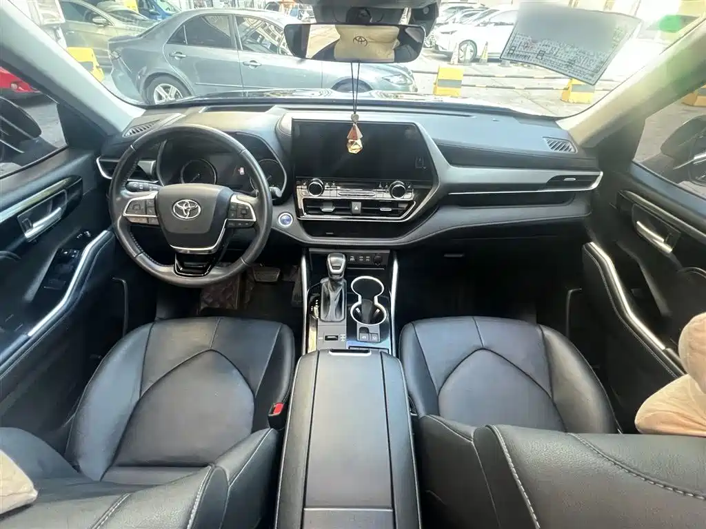 Toyota Highlander 2023 — фото 14