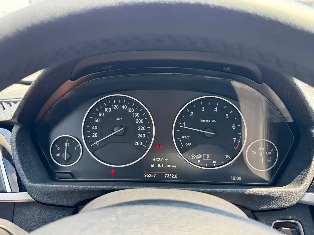 BMW 3 Series 2017 — фото 16