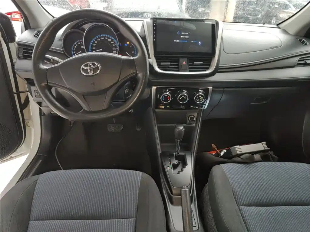 Toyota Yaris L 2019 — фото 10