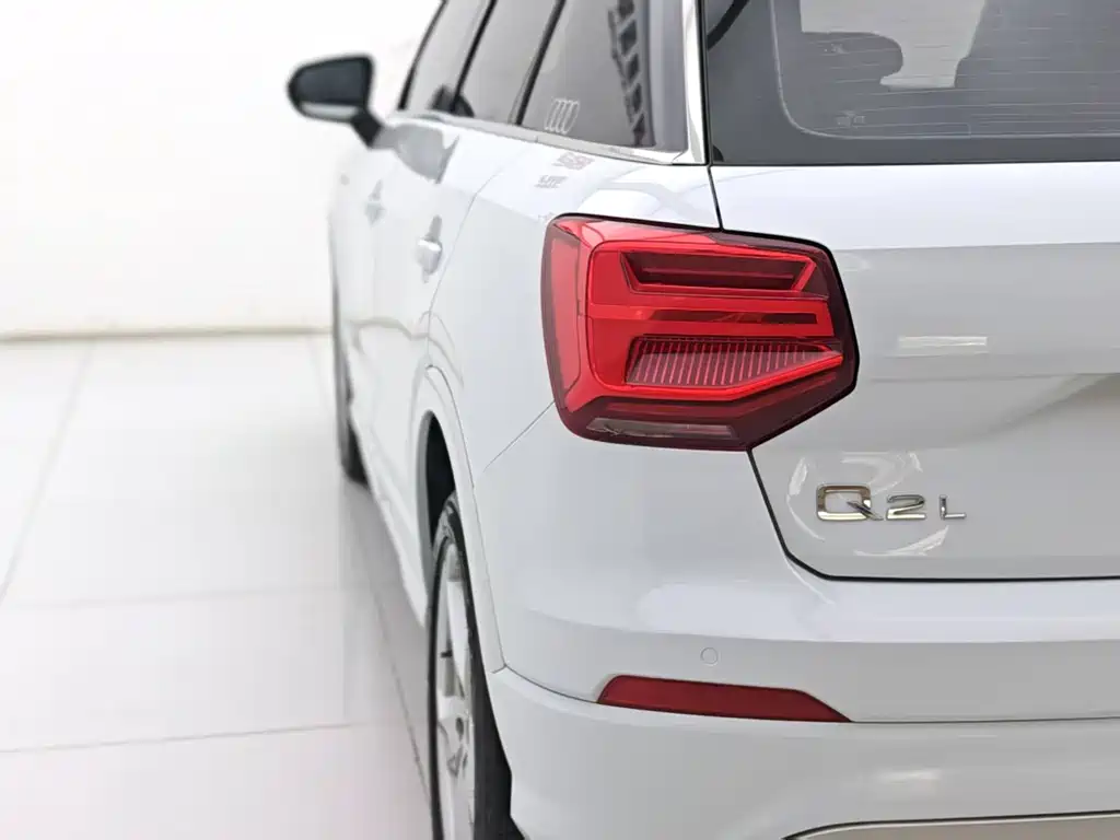 Audi Q2L 2019 — фото 12