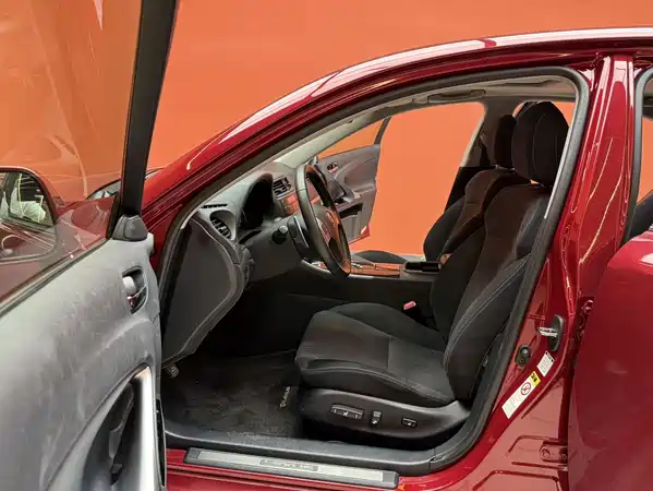 Lexus IS 2012