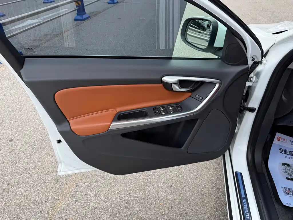Volvo S60 2017 — фото 10