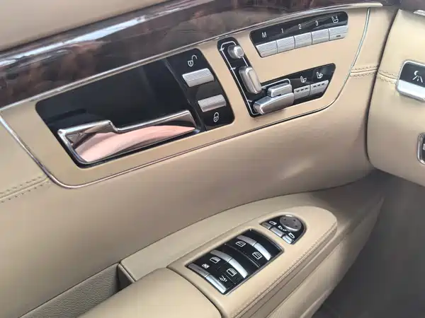 Mercedes-Benz S-Class 2011