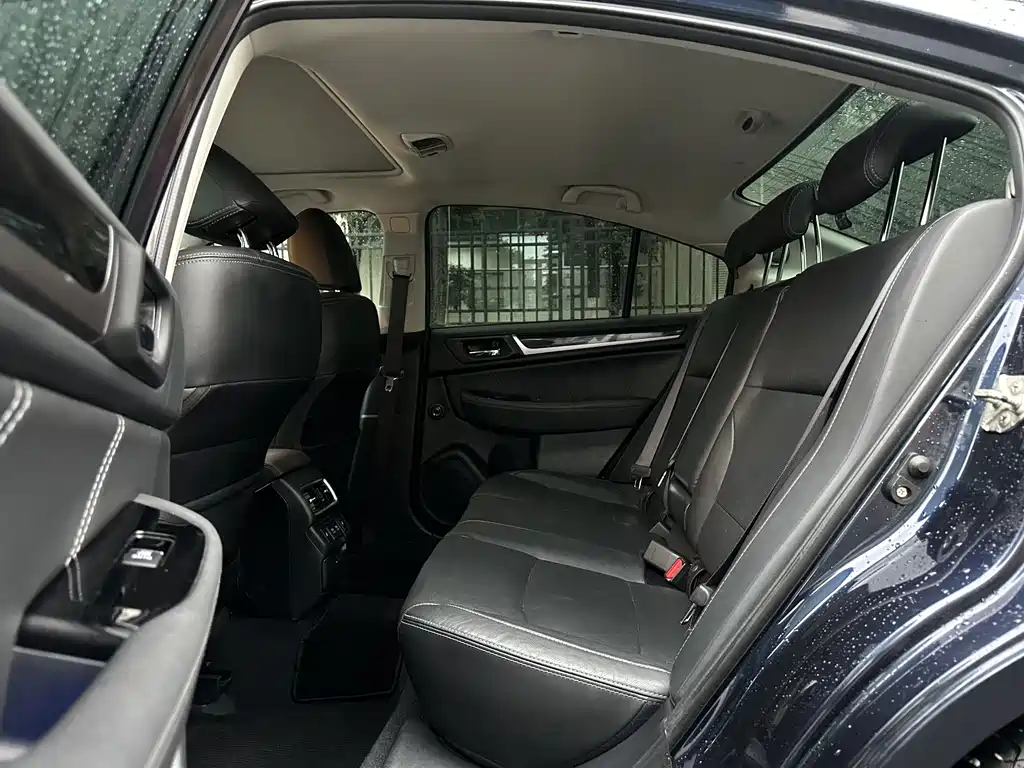 Subaru Legacy 2020 — фото 10