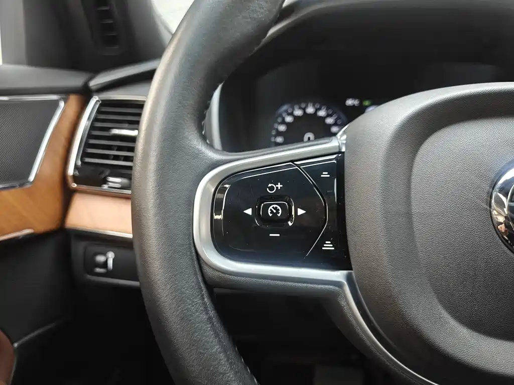 Volvo XC90 2022 — фото 10