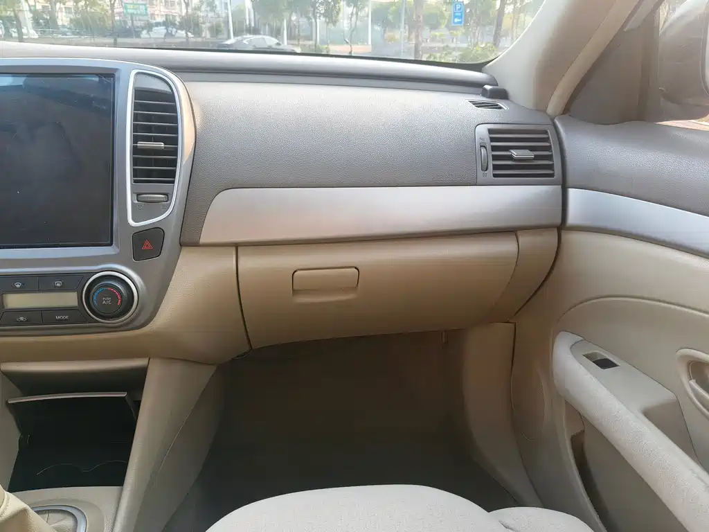 Nissan Sylphy 2015 — фото 16