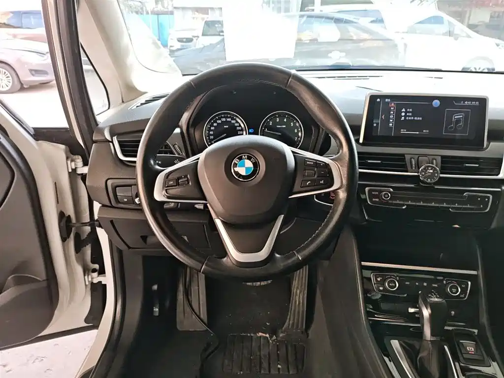 BMW 2 Series Active Tourer 2018 — фото 8