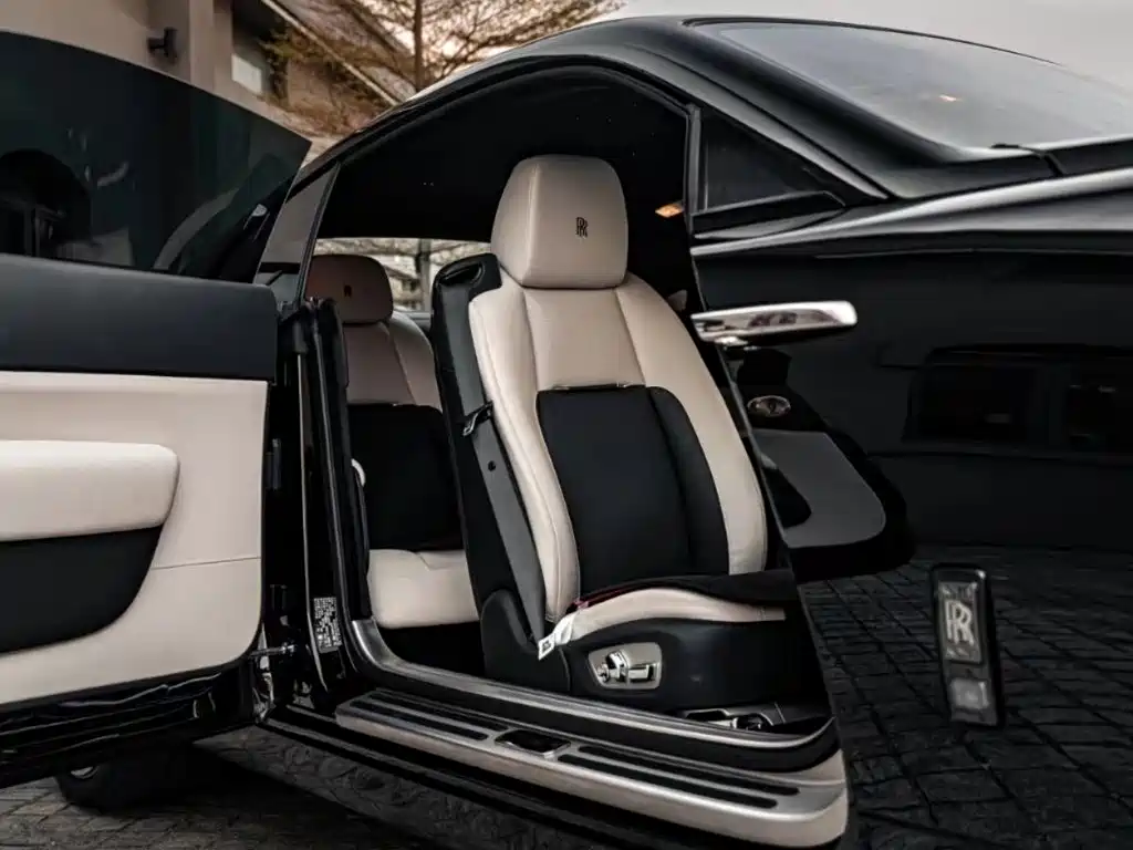 Rolls-Royce Phantom 2021 — фото 10
