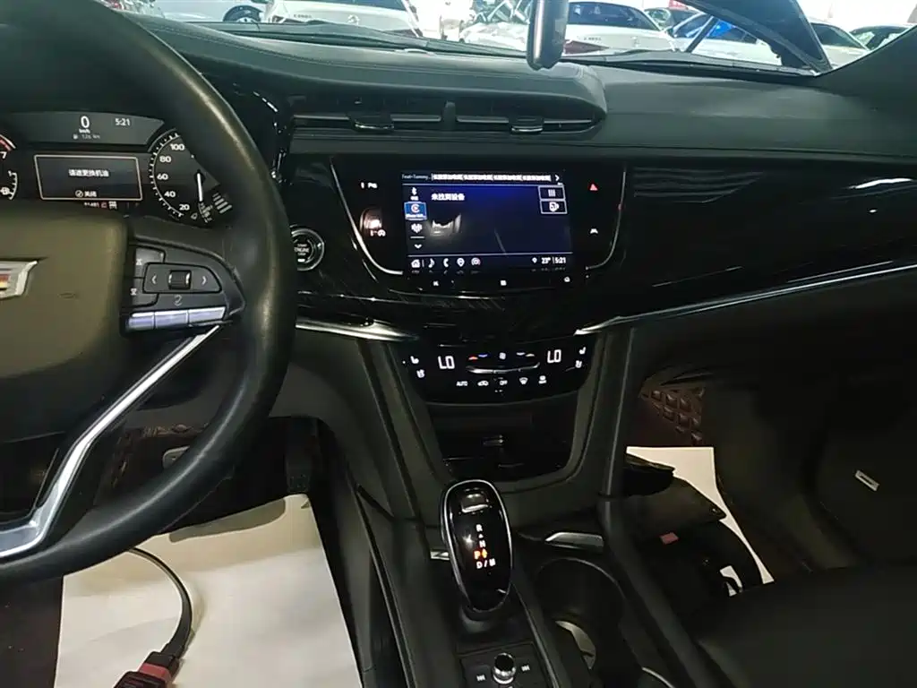 Cadillac XT6 2021 — фото 13