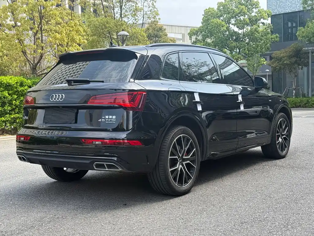 Audi Q5L 2023 — фото 23