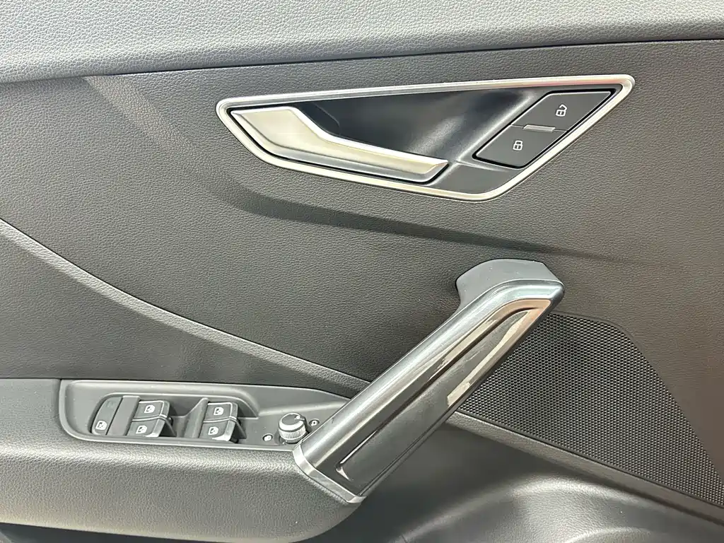 Audi Q2L 2020 — фото 19