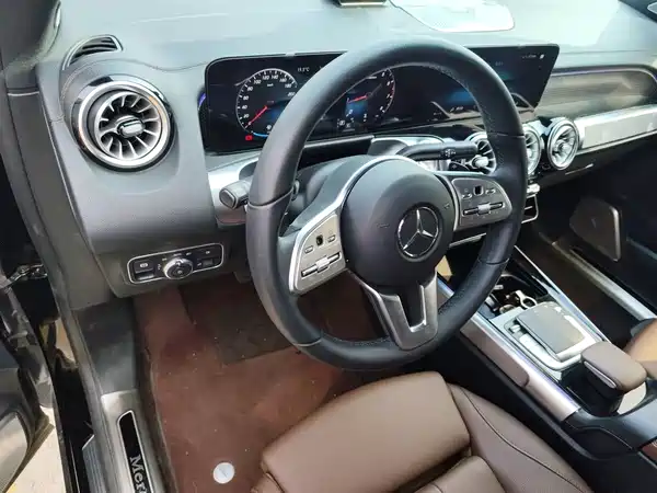Mercedes-Benz GLB 2023