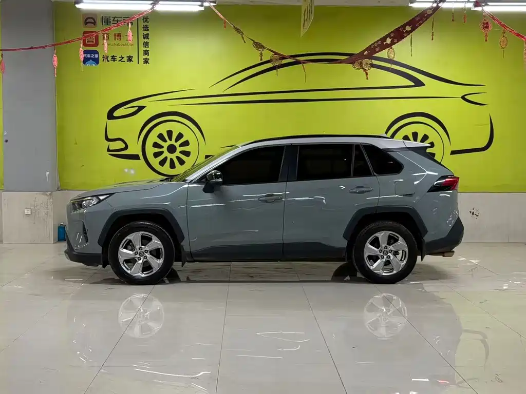 Toyota RAV4 2019 — фото 3