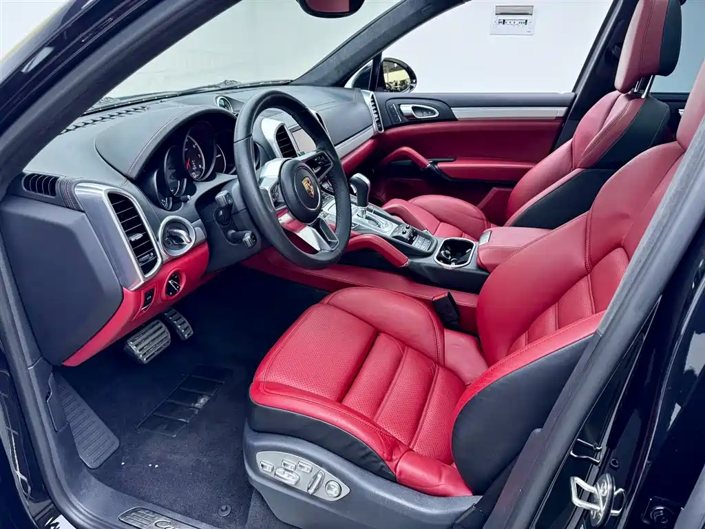 Porsche Cayenne 2016 — фото 17