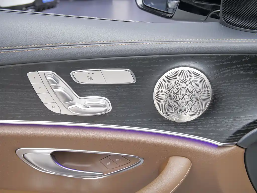 Mercedes-Benz E-Class 2021 — фото 16