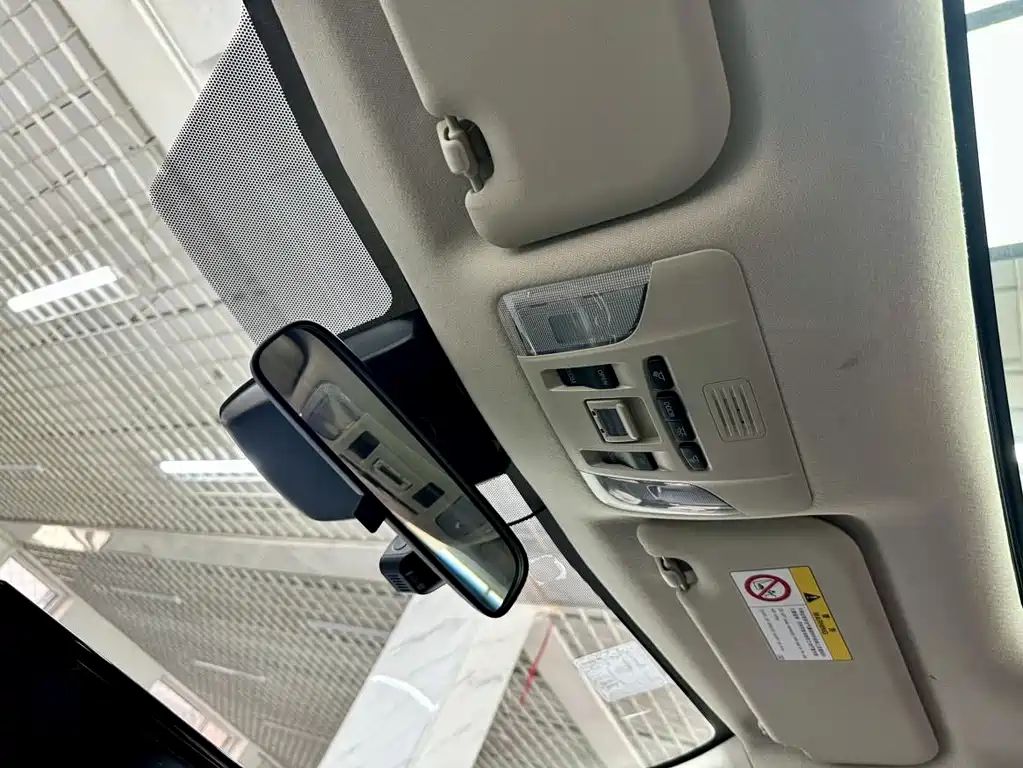 Toyota Corolla 2023 — фото 13