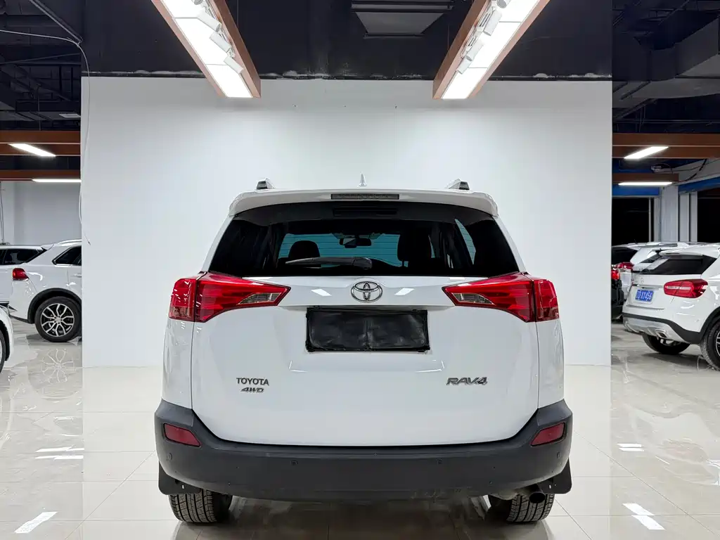 Toyota RAV4 2015 — фото 4