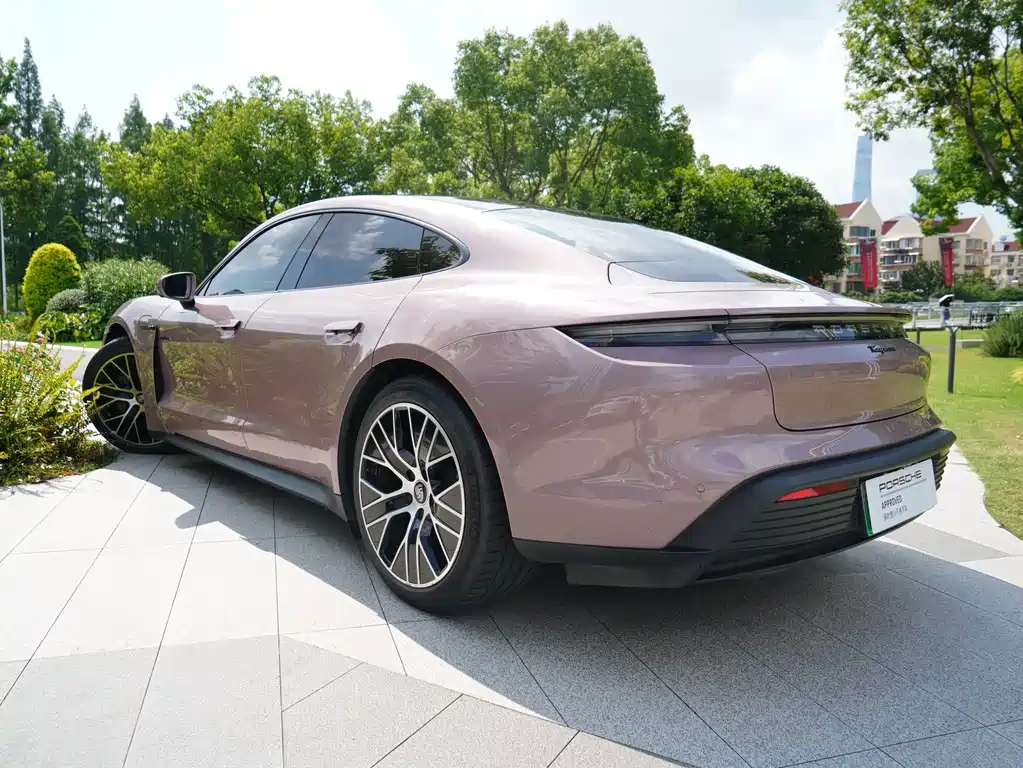 Porsche Taycan 2021 — фото 18