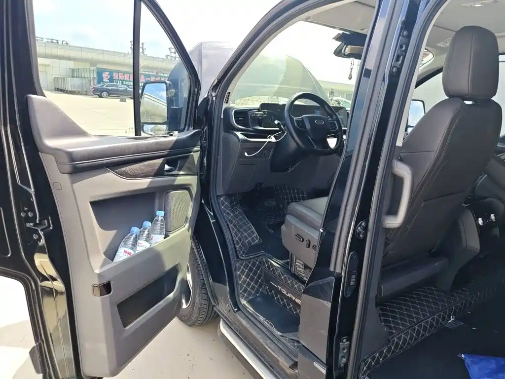 Ford Tourneo 2023 — фото 14