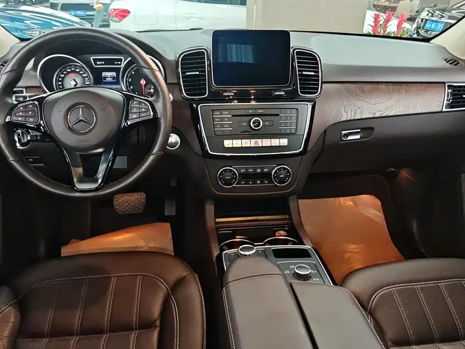 Mercedes-Benz GLE 2016 — фото 12