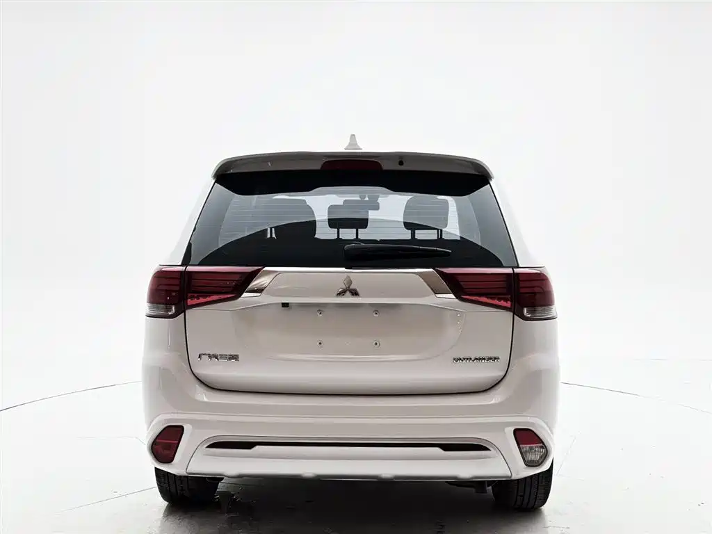 Mitsubishi Outlander 2022 — фото 5
