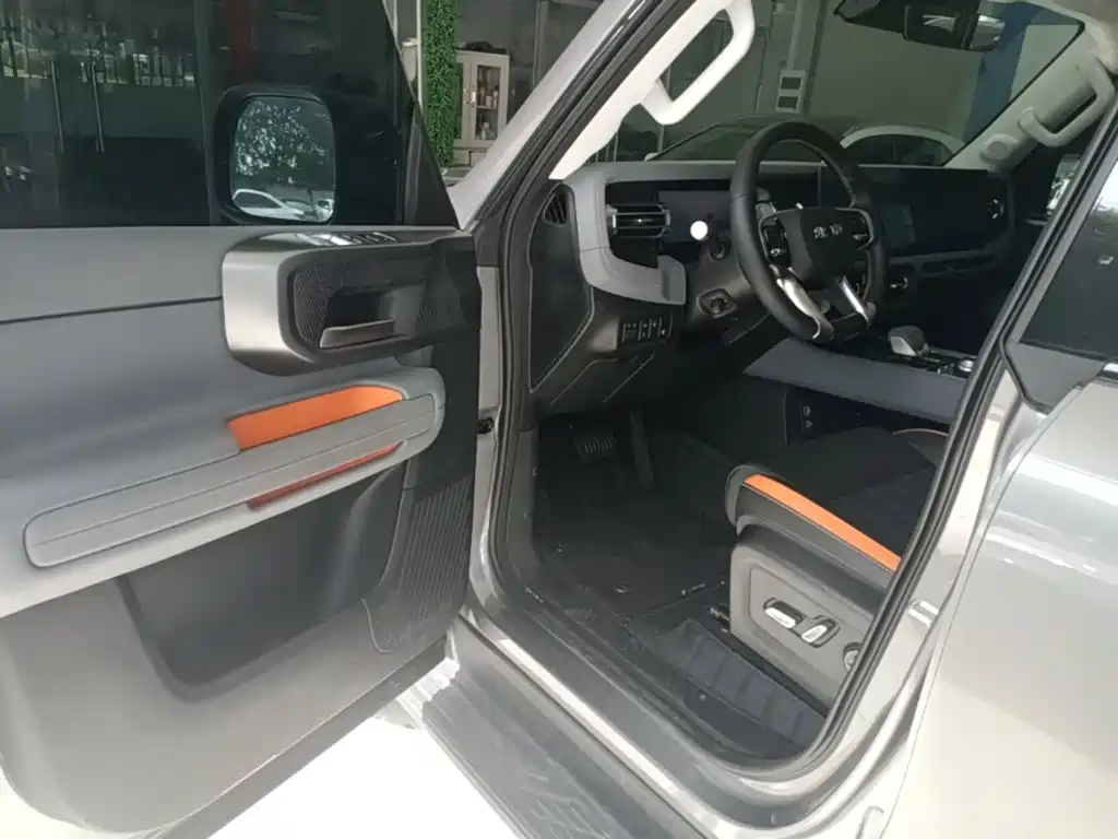 BAIC BJ40 Extended Range 2025 — фото 16