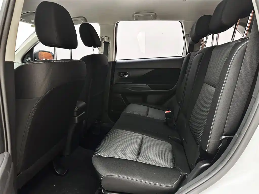 Mitsubishi Outlander 2022 — фото 11