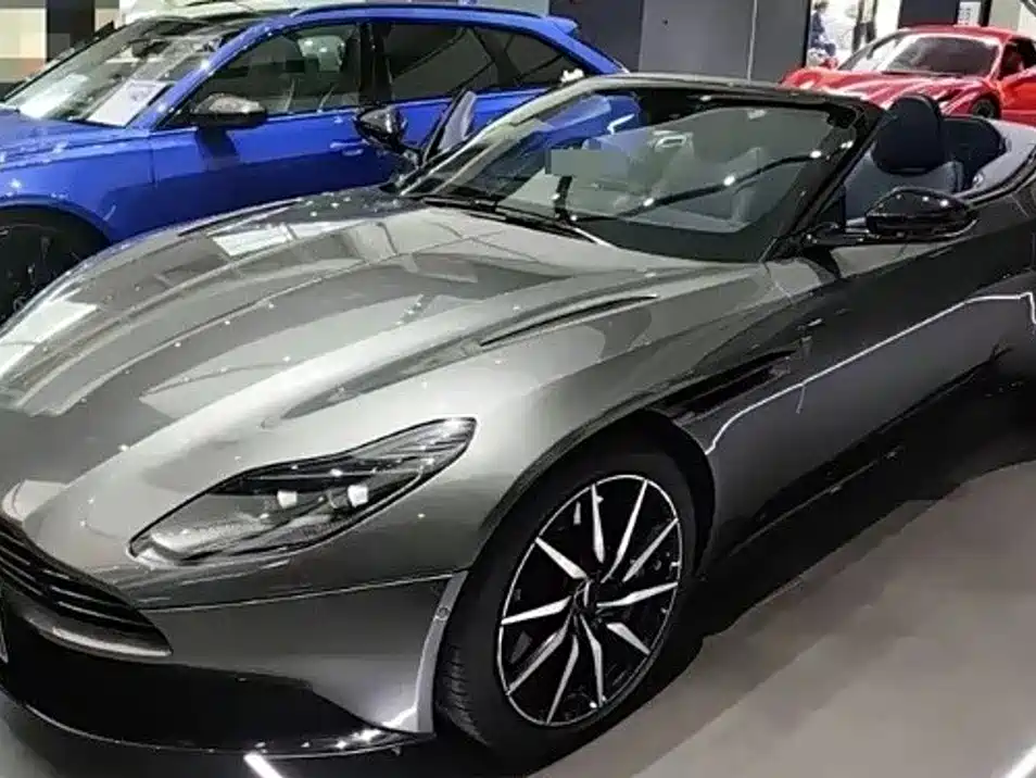 Aston Martin DB11 2021 — фото 5