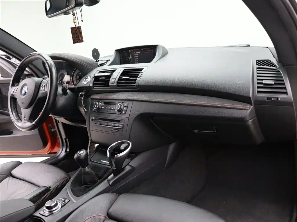 BMW 1 Series M 2012 — фото 10