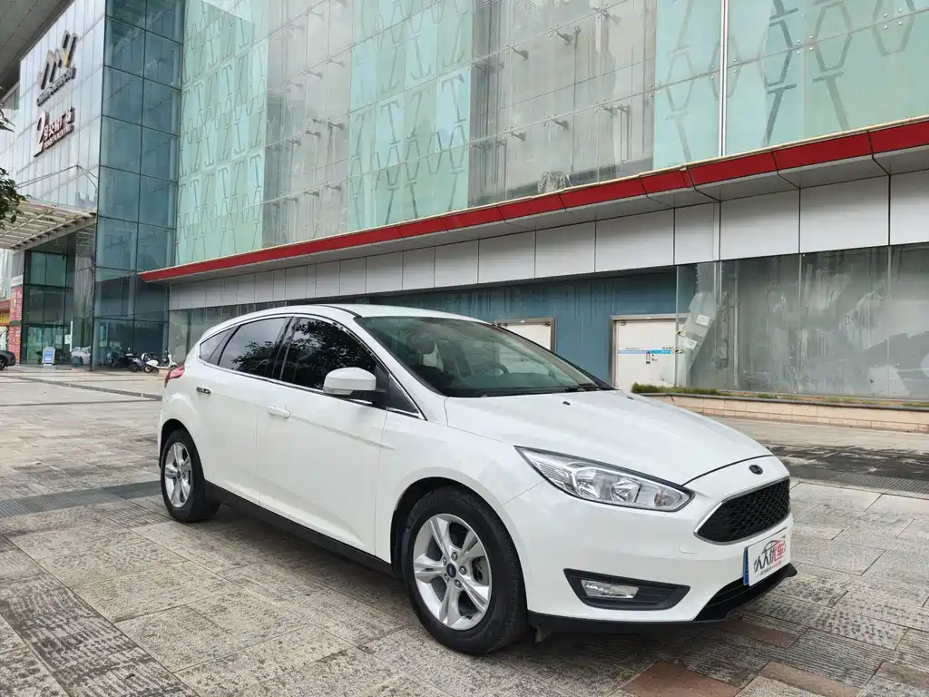 Ford Focus 2017 — фото 8