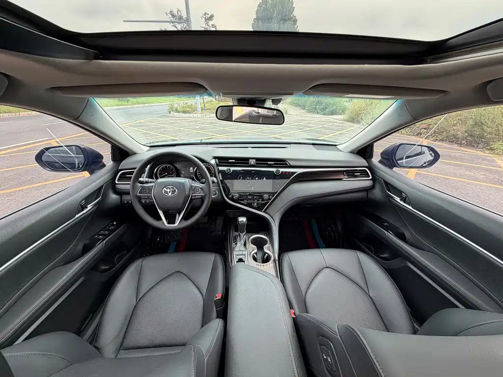 Toyota Camry 2019 — фото 10