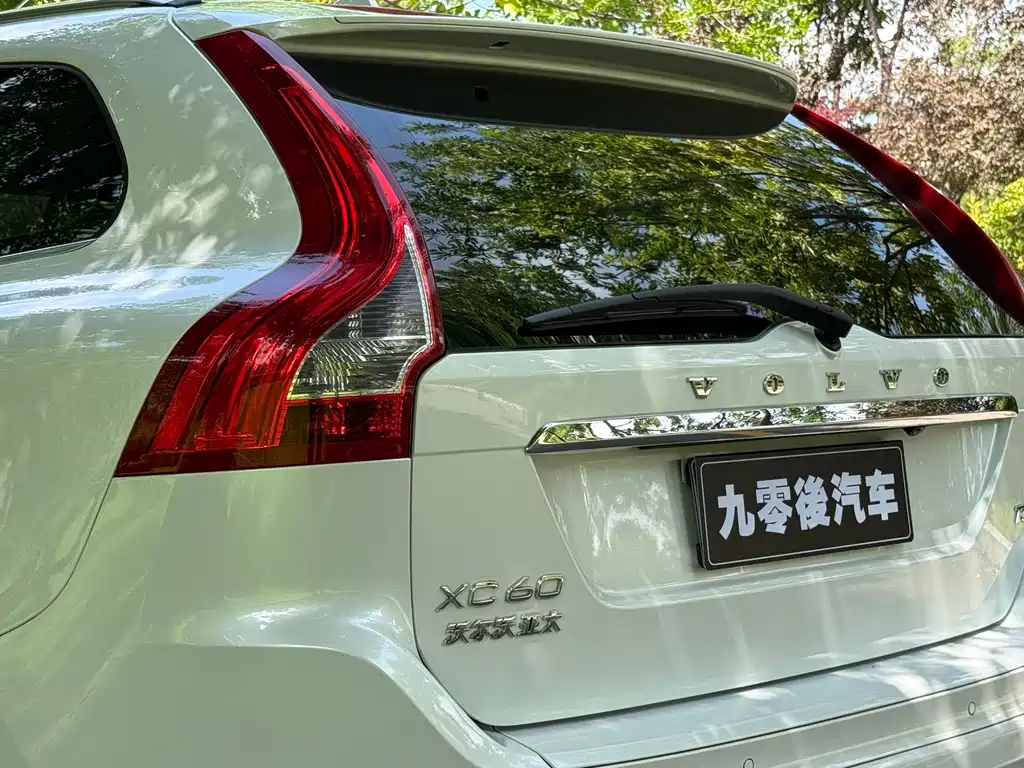 Volvo XC60 2016 — фото 12