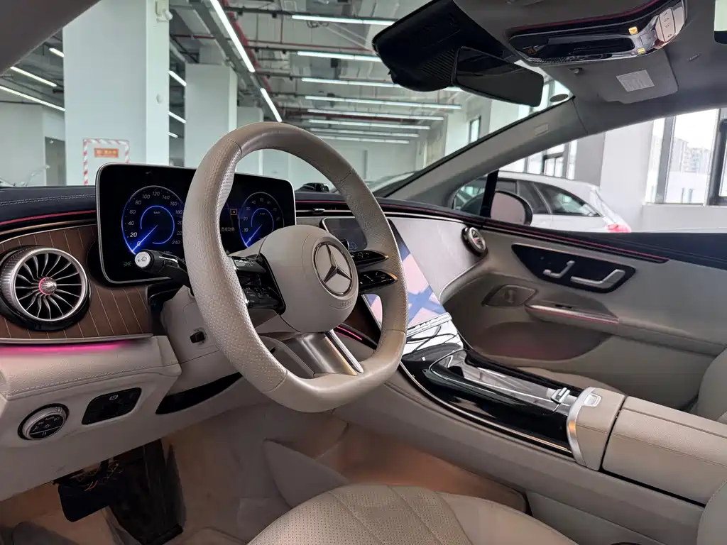 Mercedes-Benz EQE 2025 — фото 11