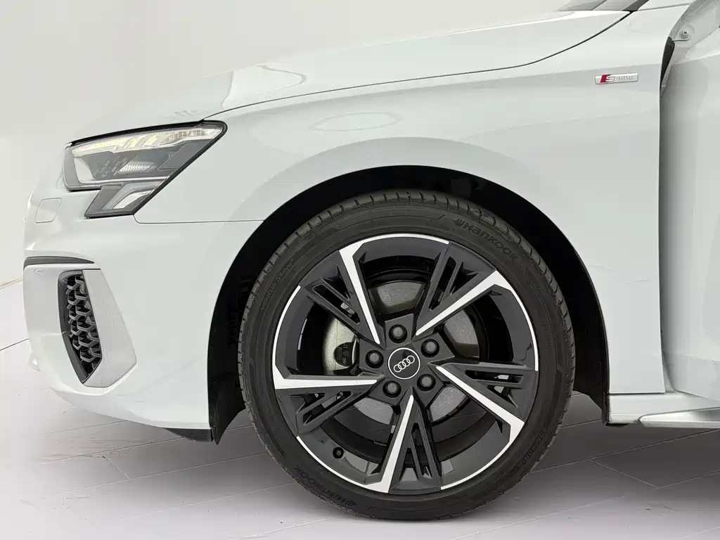 Audi A3 2023 — фото 22