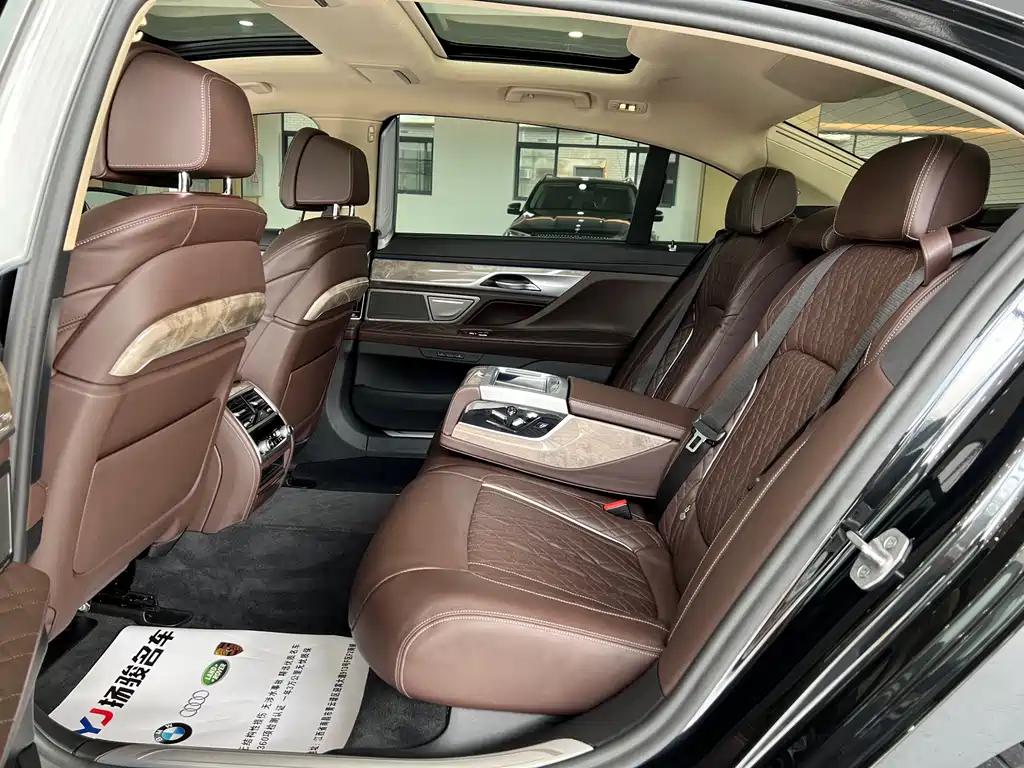 BMW 7 Series 2021 — фото 10