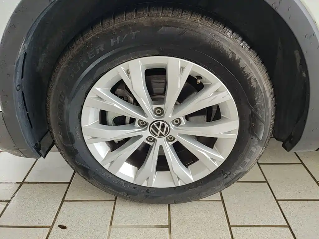 Volkswagen Tiguan L 2024 — фото 23