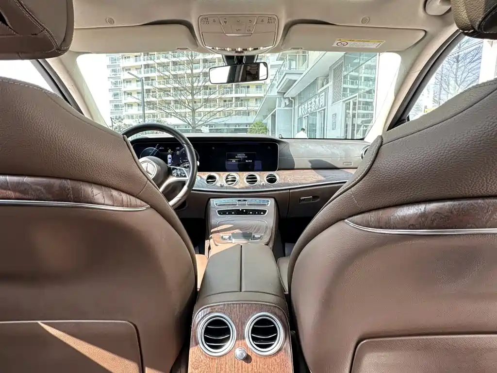 Mercedes-Benz E-Class 2023 — фото 17