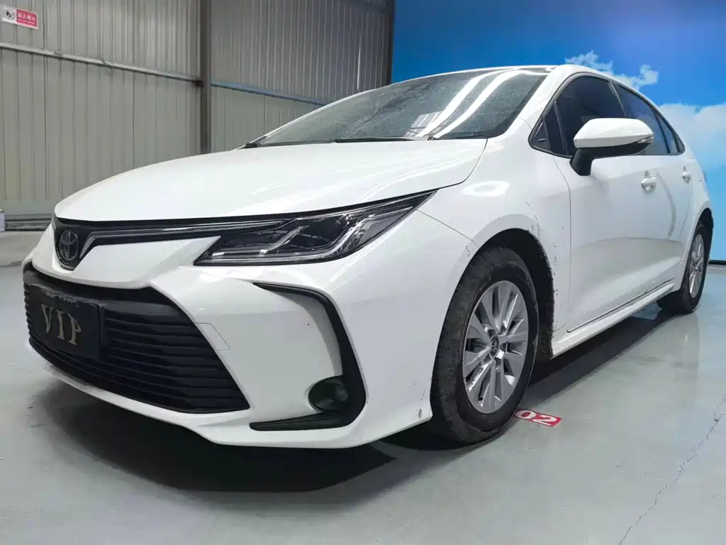 Toyota Corolla 2021 — фото 1