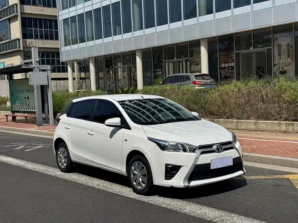 Toyota Yaris L 2015