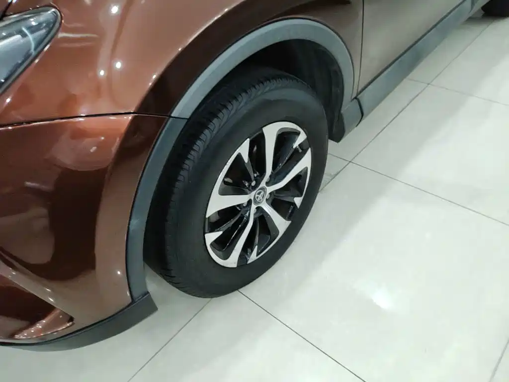 Toyota RAV4 2017 — фото 23