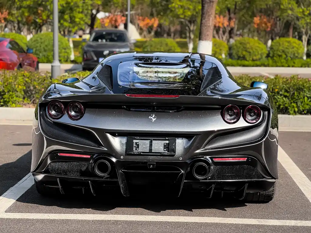 Ferrari F8 2021 — фото 18