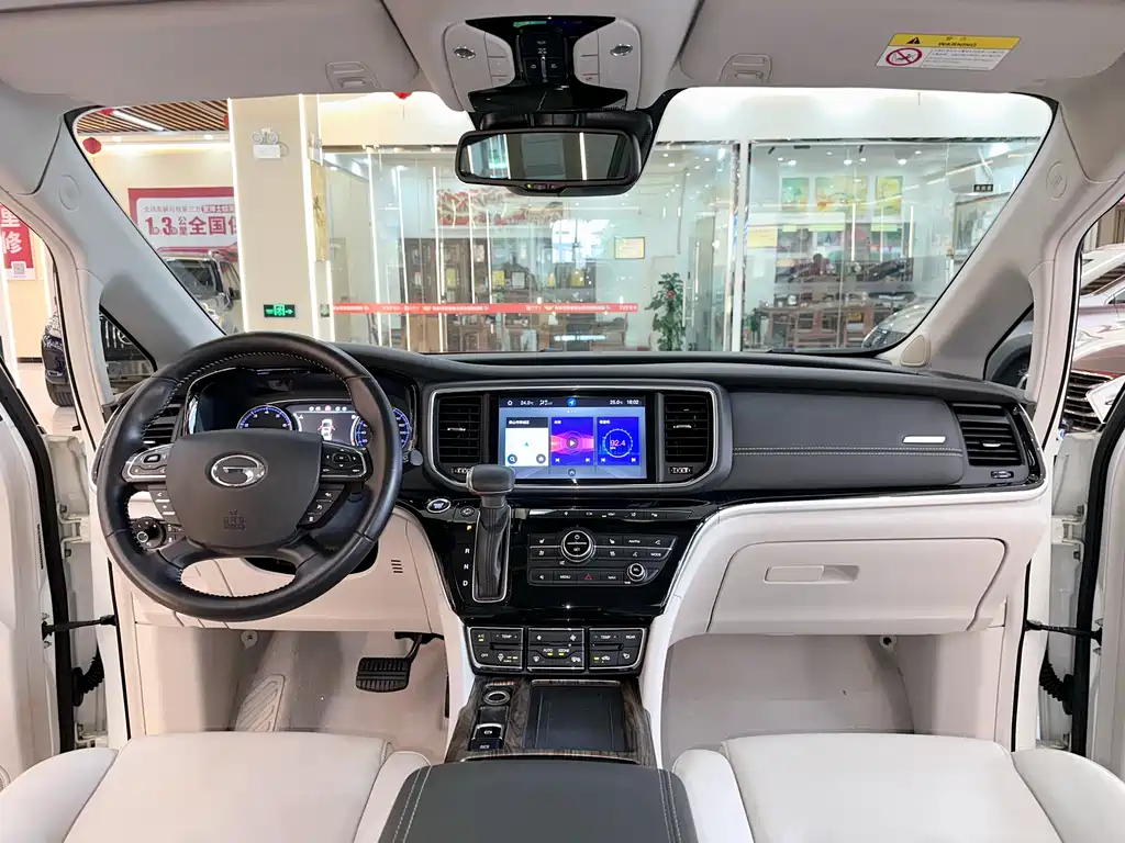 GAC Trumpchi M8 2018 — фото 15