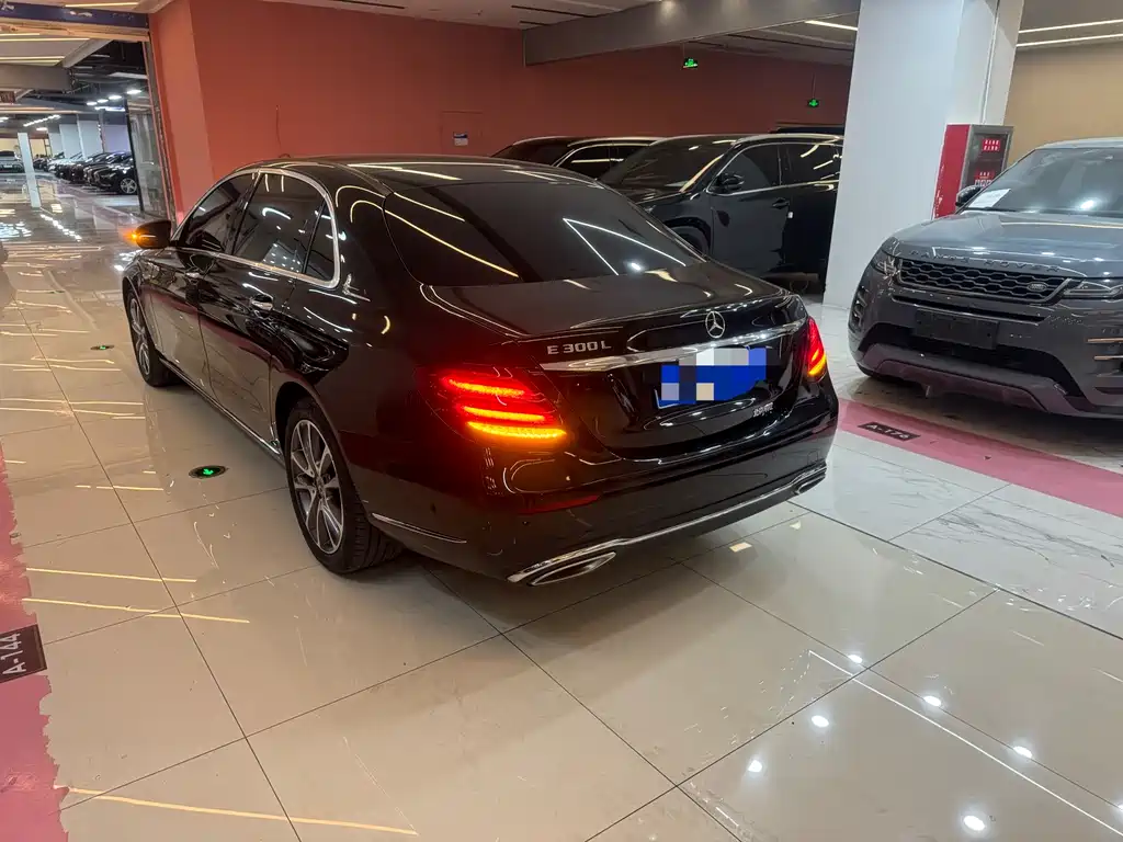 Mercedes-Benz E-Class 2019 — фото 14